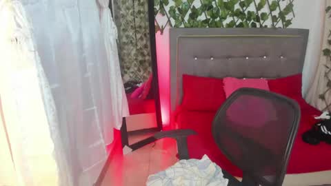 Ivone online show from October 8, 12:01 am