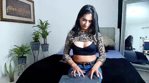 Snapshot of _jade_2 chatting on December 10, 11:00 pm Jade  online show from December 10, 11:00 pm