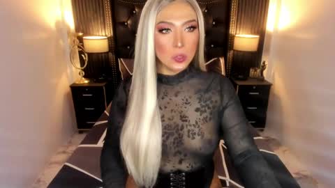 _natashacooper_ online show from April 23, 2:52 pm
