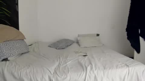 E T H A N      S T A R online show from December 3, 1:58 am