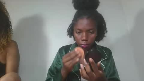 aangevelo online show from November 2, 7:45 pm