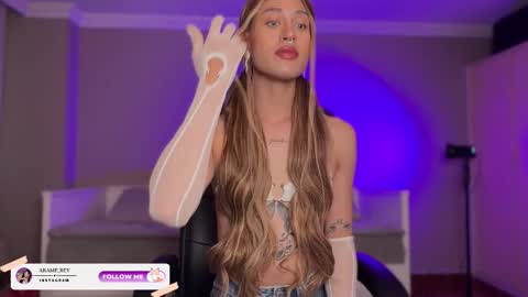             online show from January 5, 6:55 pm