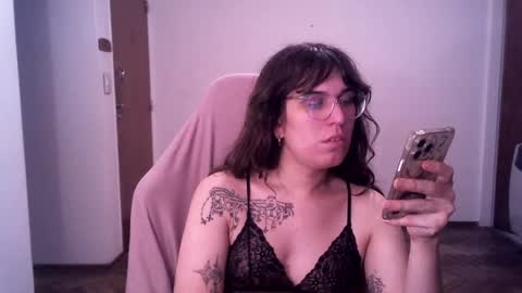 Snapshot of akamedolle chatting on October 18, 3:21 am Veronica Akame 3 online show from October 18, 3:21 am