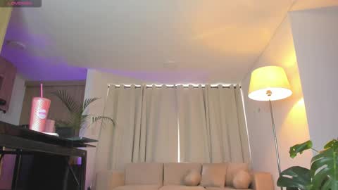 A L E J A N D R A online show from February 10, 9:33 pm