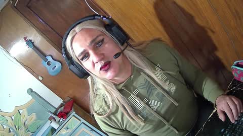 Snapshot of alexiss699 chatting on December 16, 1:22 pm alexiss699 online show from December 16, 1:22 pm