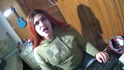 Snapshot of alexiss699 chatting on January 12, 10:02 am alexiss699 online show from January 12, 10:02 am