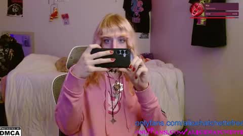 Snapshot of alice_hatchette chatting on October 17, 11:58 am Alice Hatchette online show from October 17, 11:58 am