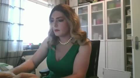 Alice online show from December 4, 1:26 pm