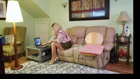 Alicia deHart  Help me reach 1000 Followers. Its FREE online show from May 14, 9:45 pm