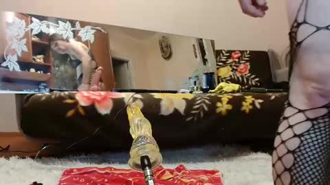 AlinasissyXX online show from December 28, 8:25 pm