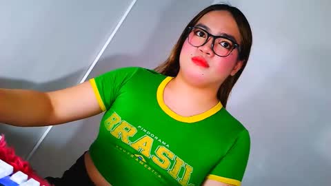 Almira online show from November 21, 2:45 am