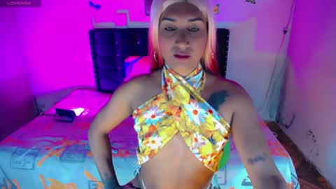 alondragill_ online show from July 22, 4:16 am