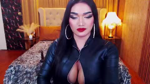 Alura Jhenson online show from September 12, 10:15 pm