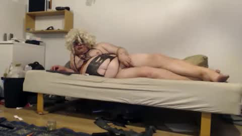 Snapshot of amaliabeaumont chatting on October 22, 7:49 pm Amalia Beaumont online show from October 22, 7:49 pm