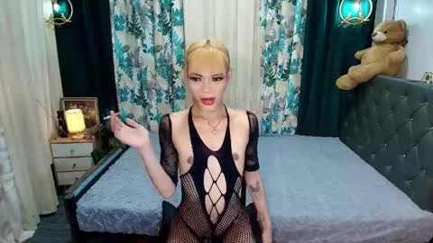 amazingsopia4ux online show from May 30, 8:34 am