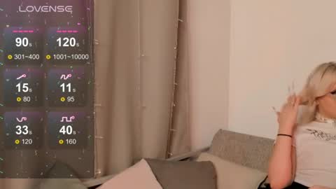 Andrea online show from December 5, 1:22 pm