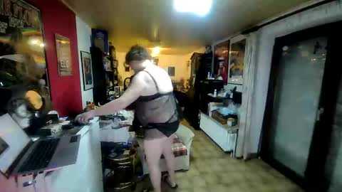 androgynia online show from January 8, 6:06 am