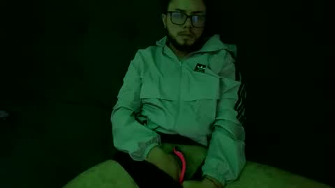 hugeclit  online show from April 16, 12:17 pm