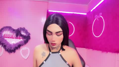 Snapshot of angel21___ chatting on December 3, 8:44 pm Angel21 online show from December 3, 8:44 pm
