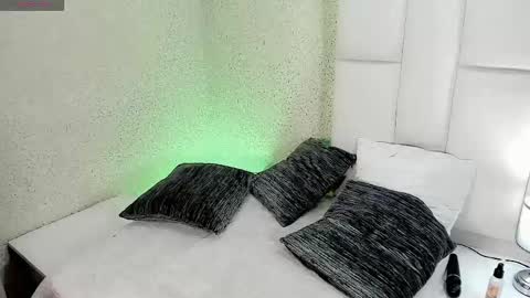 angeles_bust online show from April 16, 9:39 pm