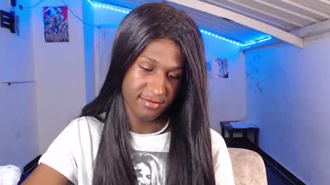 Snapshot of angell_dustt chatting on December 18, 5:48 am Danielle online show from December 18, 5:48 am