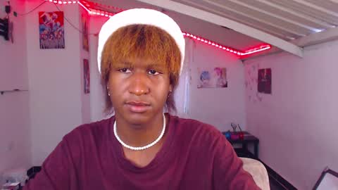 Snapshot of angell_dustt chatting on December 23, 10:23 pm Danielle online show from December 23, 10:23 pm