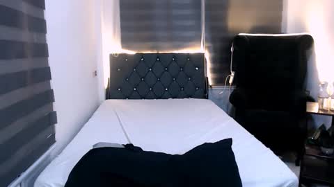 angella_dior online show from November 5, 8:19 pm