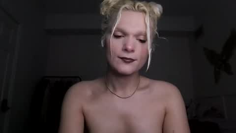 AnnaMarrie online show from March 26, 11:47 am