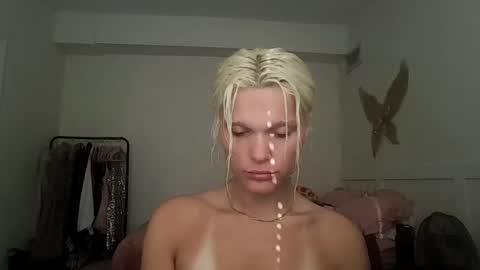 AnnaMarrie online show from June 29, 11:04 pm