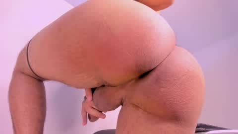 anthonellabrowm_ online show from November 11, 8:10 pm