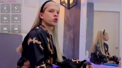 Aranza online show from April 17, 12:30 pm