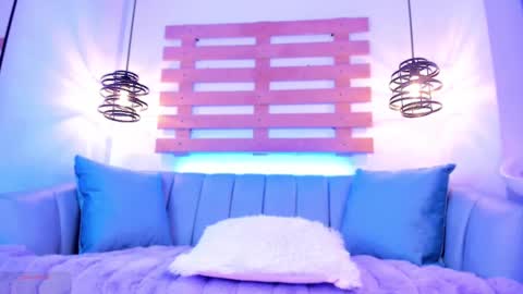 Ari  online show from September 18, 2:11 pm