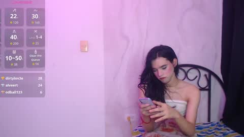 Snapshot of arielsweett_ chatting on September 24, 7:14 am arielsweett_ online show from September 24, 7:14 am