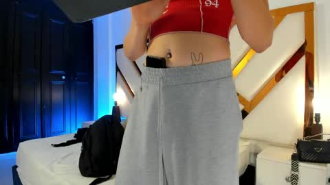 Aron cruz  online show from April 13, 1:04 pm