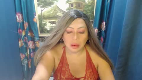 Elaine Navales online show from January 26, 10:35 pm