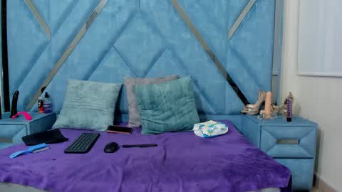 Monii Yi online show from September 23, 5:13 am