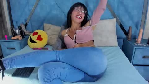 Monii Yi online show from March 3, 4:41 am