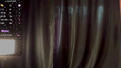 avril_pearly_ online show from March 31, 11:01 am