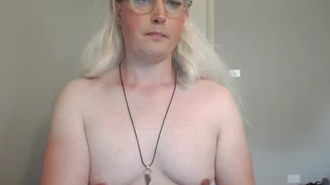 Snapshot of bawblejam chatting on January 30, 11:24 pm BjBambi online show from January 30, 11:24 pm