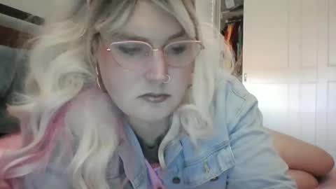 Snapshot of bawblejam chatting on September 28, 12:09 am BjBambi online show from September 28, 12:09 am