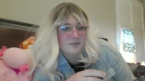 Snapshot of bawblejam chatting on September 29, 1:05 am BjBambi online show from September 29, 1:05 am