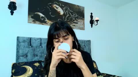 Snapshot of bella_poisonous chatting on October 10, 12:33 am Bella online show from October 10, 12:33 am
