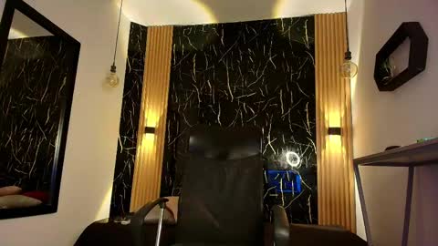     online show from April 15, 8:09 pm