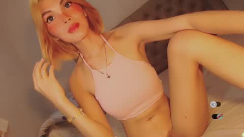 Snapshot of bella_tara chatting on February 2, 6:31 pm Bella online show from February 2, 6:31 pm