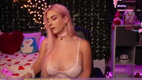 Snapshot of bellabearts chatting on February 17, 8:36 pm Bellalunabear trans JadePlant Cis online show from February 17, 8:36 pm