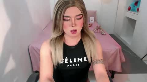 bestgirljulia online show from October 6, 11:05 pm