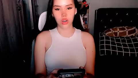 Mia online show from February 22, 4:09 pm