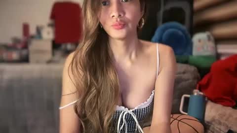 Yna     online show from February 21, 7:10 pm