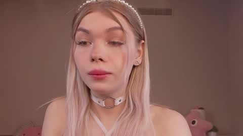 blondy_fina online show from April 21, 4:52 am