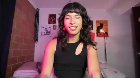 Bella Bloom ts online show from April 6, 3:16 am